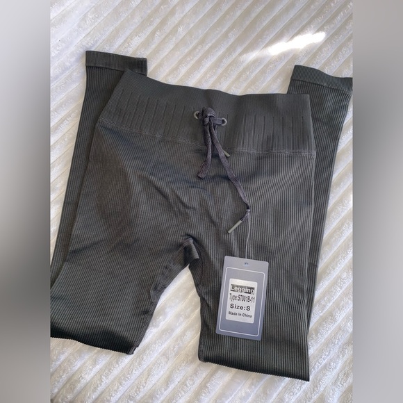 Brand new | high waisted yoga pants | size small - Picture 2 of 5